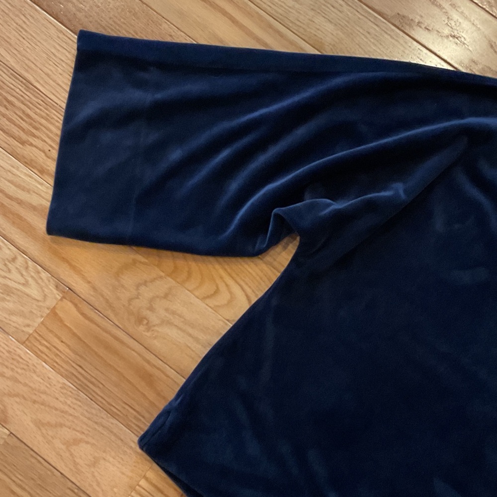 DKNY Navy Blue Wide opening Velvet Long Sleeve Top navy NWOT - Picture 4 of 10